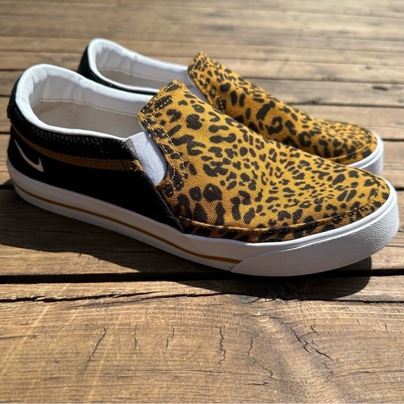 Nike Court Legacy Slip On Women's Shoes Sneakers. Womens 7.5. Cheetah. - Picture 1 of 8